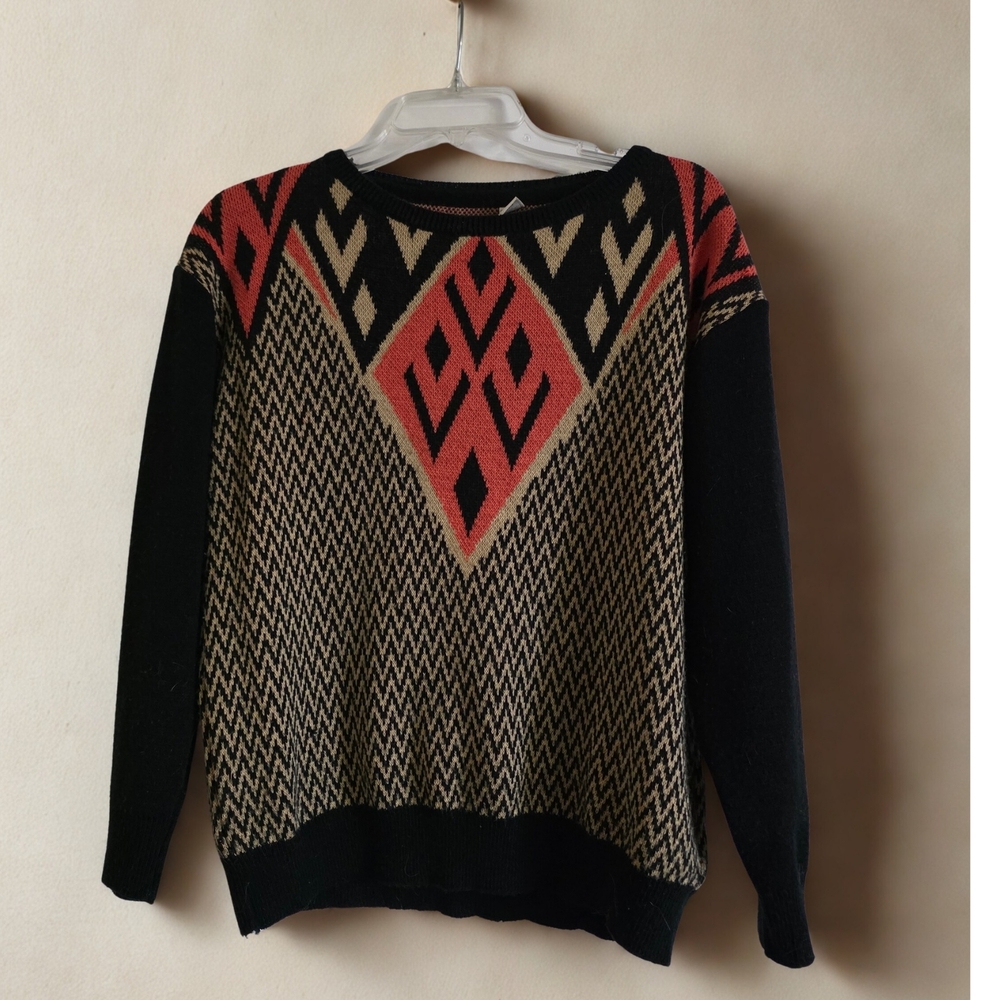 Chevron Patterned Sweater - Black and Red
